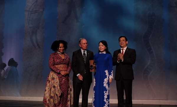 Bộ Y tế Việt Nam nhận giải thưởng quốc tế về kiểm so&aacute;t thuốc l&aacute;