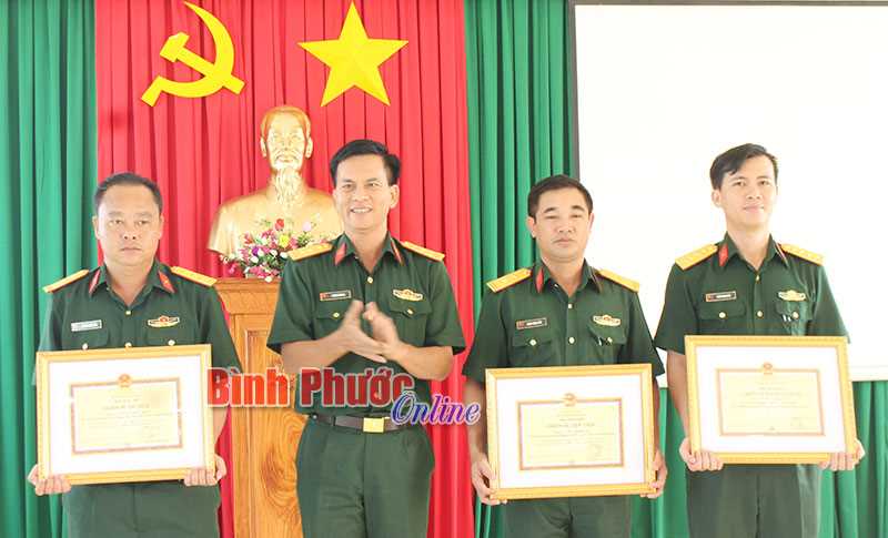 Ph&uacute; Riềng triển khai nhiệm vụ qu&acirc;n sự, quốc ph&ograve;ng năm 2018