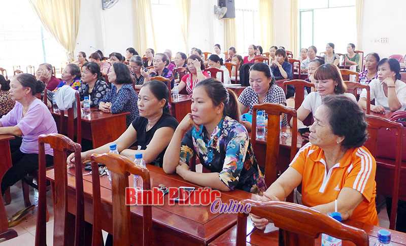 Gần 100 hội viên, phụ nữ được truyền thông phòng, chống xâm hại trẻ em