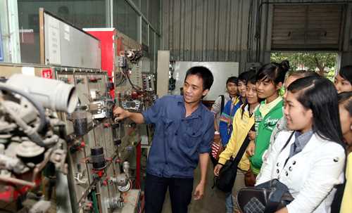Đến 2020, 60% trường THPT gắn với hoạt động sản xuất, kinh doanh