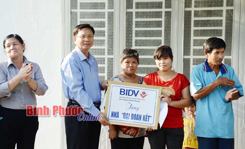 BIDV trao 2 căn nhà đại đoàn kết