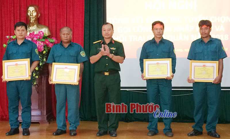 B&igrave;nh Long l&agrave;m tốt c&ocirc;ng t&aacute;c vận động thanh ni&ecirc;n nhập ngũ