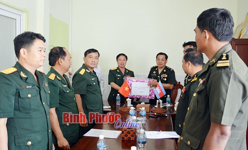 Bộ CHQS tỉnh thăm, ch&uacute;c tết&nbsp;Tiểu khu Qu&acirc;n sự tỉnh Mondulkiri