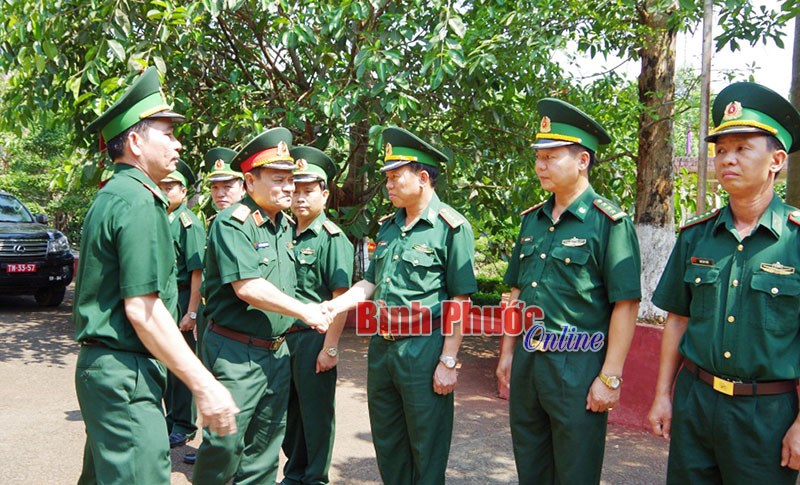 Đo&agrave;n c&ocirc;ng t&aacute;c Bộ Quốc ph&ograve;ng l&agrave;m việc tại B&igrave;nh Phước