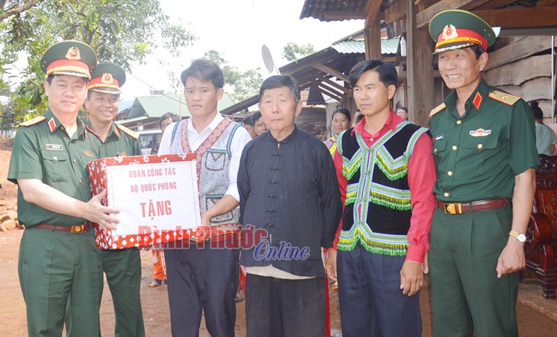 Đoàn công tác của Bộ Quốc phòng làm việc tại Binh đoàn 16