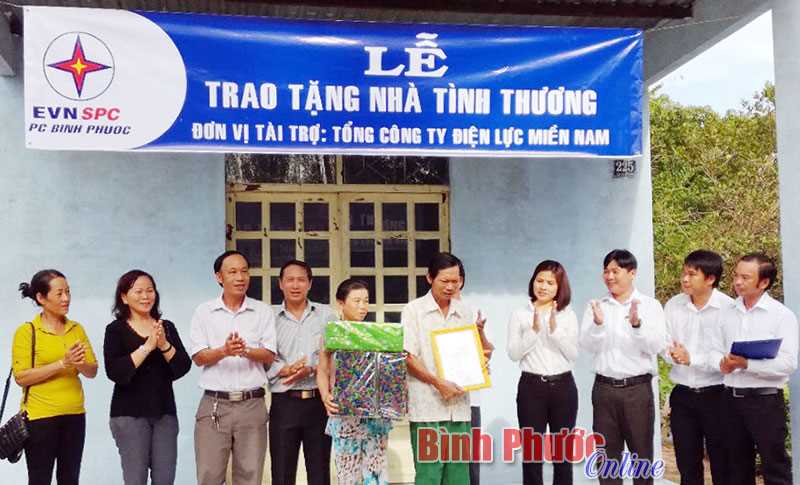 Bù Đốp vận động xây dựng, bàn giao 68 nhà tình thương