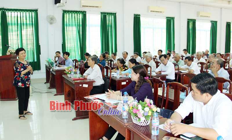 Tập huấn về CLB liên thế hệ tự giúp nhau