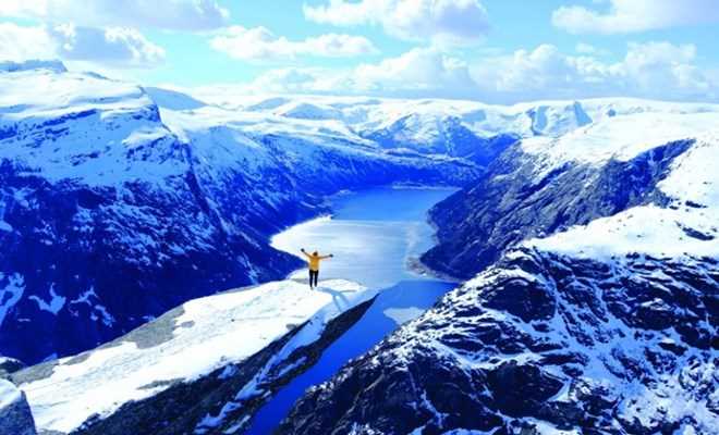 Khám phá vẻ đẹp hùng vĩ của "Lưỡi Quỷ" Trolltunga vào mùa Đông