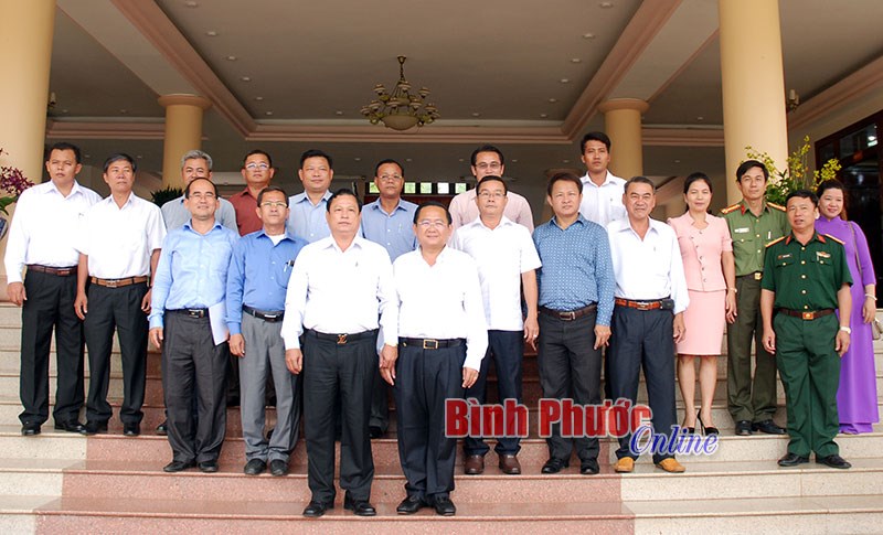 Đoàn đại biểu tỉnh Kampong Thom thăm, làm việc tại Bình Phước