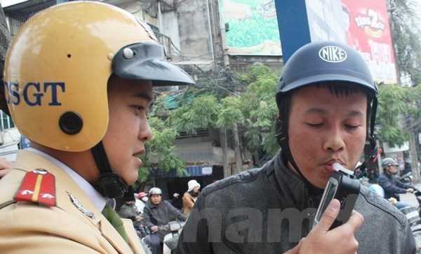 Siết chặt việc kiểm so&aacute;t rượu, bia khi tham gia giao th&ocirc;ng