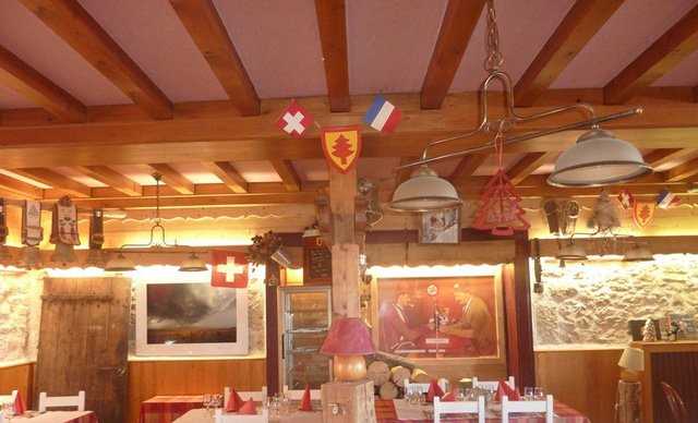 Khách sạn kỳ lạ nơi du khách "ngủ ở Thụy Sỹ, nhưng tắm ở Pháp"