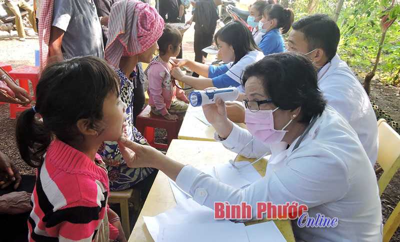 Khám bệnh, tư vấn sức khỏe miễn phí cho người nghèo