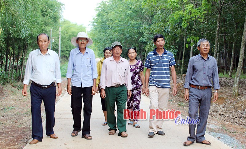 Học Bác về nêu gương