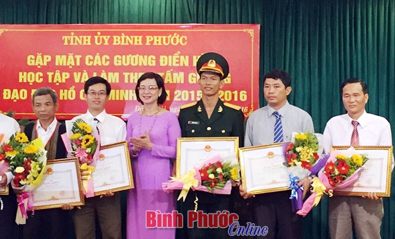 Học Bác để trở thành người tử tế