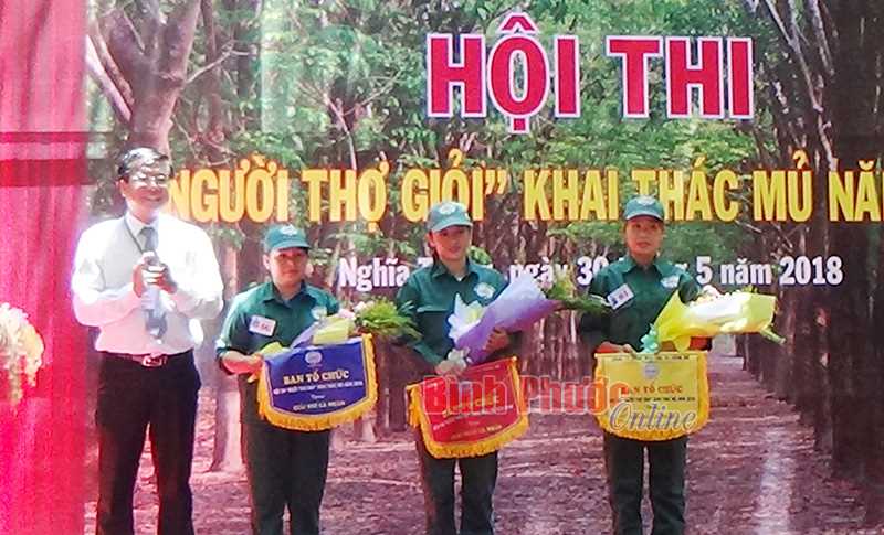 Thí sinh Nguyễn Thúy An nhất hội thi Người thợ giỏi khai thác mủ