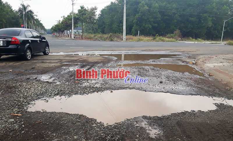  “Ổ voi” trên đường Phan Đình Phùng