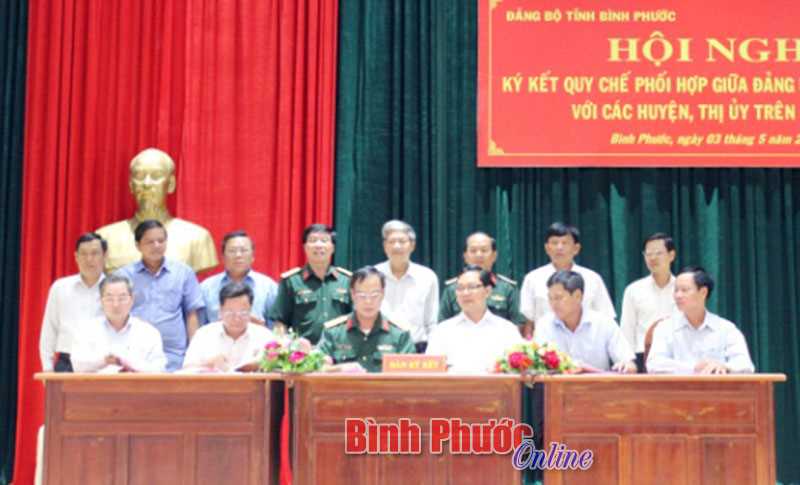 Đảng ủy Qu&acirc;n sự tỉnh v&agrave; huyện, thị ủy k&yacute; kết quy chế phối hợp