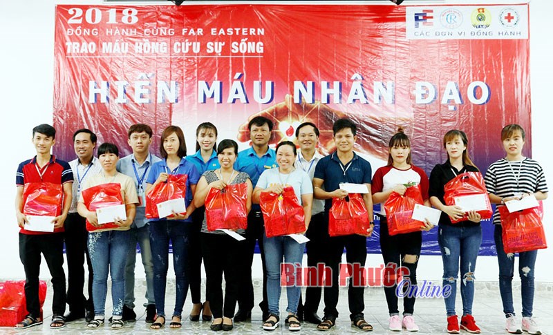 Công nhân Công ty TNHH New Apparel Far Eastern hiến máu nhân đạo