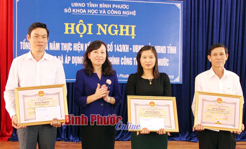 Đẩy mạnh ứng dụng c&ocirc;ng nghệ th&ocirc;ng tin, cải c&aacute;ch thủ tục h&agrave;nh ch&iacute;nh l&ecirc;n mức độ 4