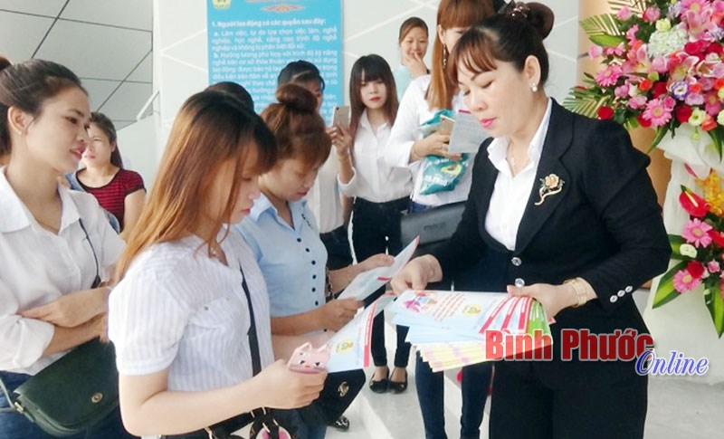 Công đoàn chủ động đưa pháp luật đến người lao động