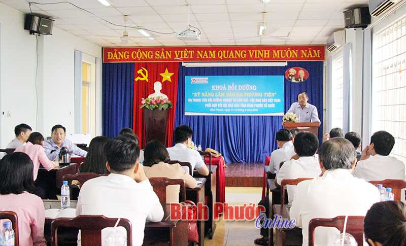 Khai giảng khóa bồi dưỡng kỹ năng làm báo đa phương tiện