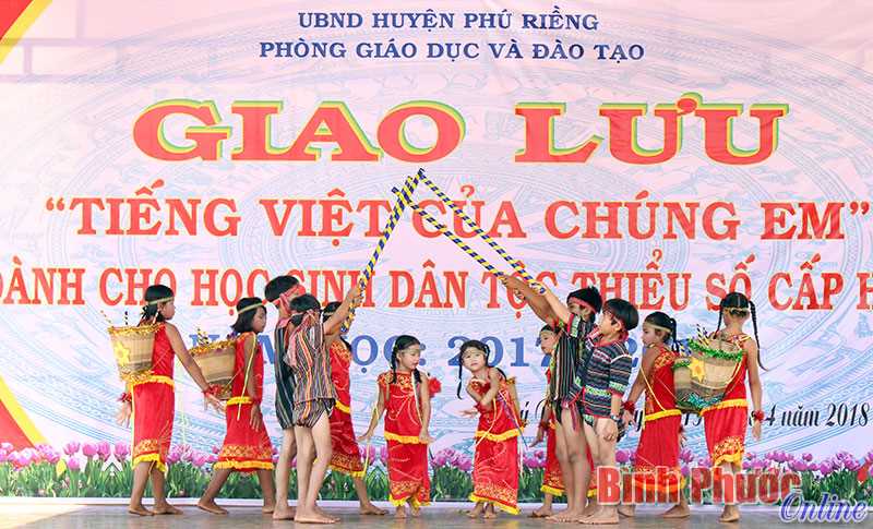 Phú Riềng tổ chức giao lưu “Tiếng Việt của chúng em”
