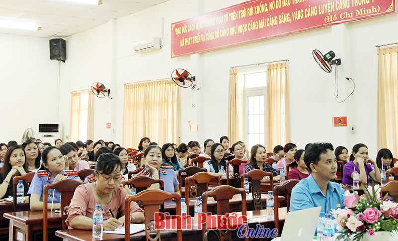 Nói chuyện chuyên đề “Nghệ thuật giữ gìn hạnh phúc gia đình”