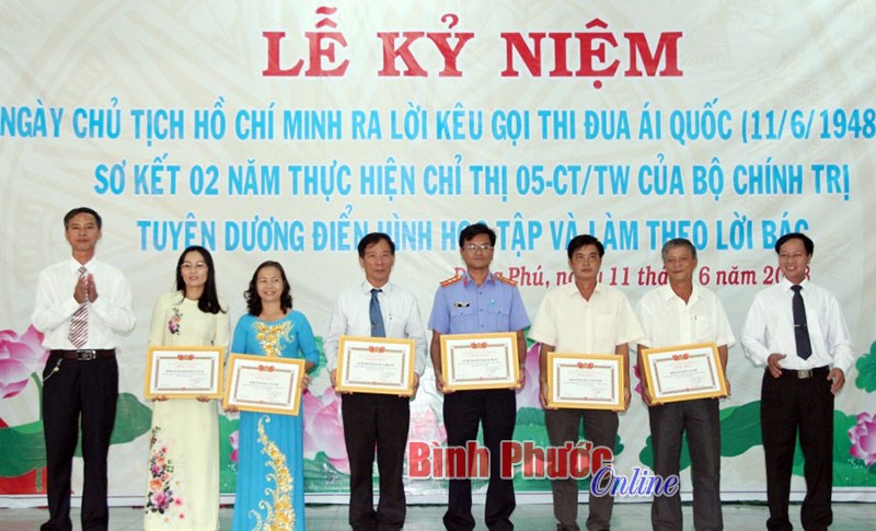 Đồng Phú tuyên dương 42 cá nhân, tập thể điển hình học và làm theo Bác