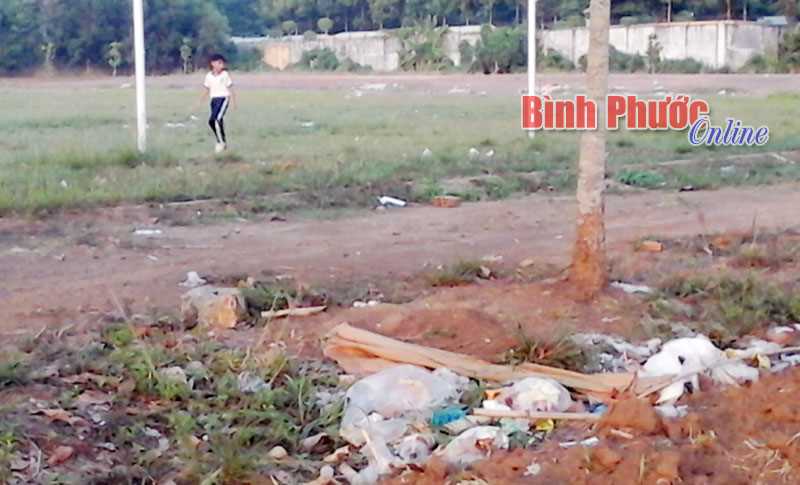 Sân vận động hay nơi đổ rác?
