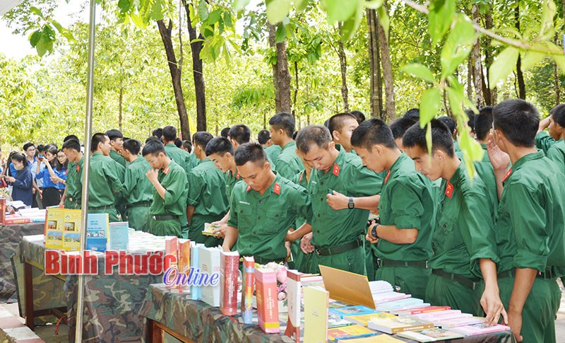 Bộ CHQS tỉnh tổ chức &ldquo;Ng&agrave;y hội đọc s&aacute;ch&rdquo;