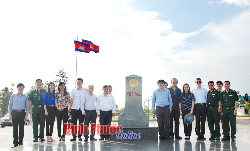 Ban Tuy&ecirc;n gi&aacute;o Trung ương khảo s&aacute;t thực tế c&ocirc;ng t&aacute;c quản l&yacute; bi&ecirc;n giới