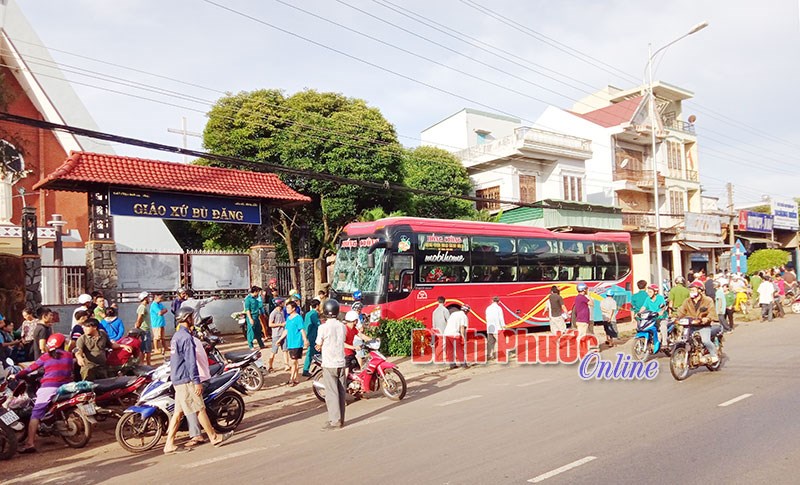 Xe khách tông liên hoàn, một phụ nữ thiệt mạng