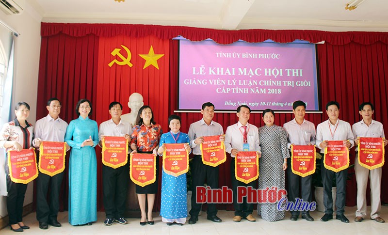 25 th&iacute; sinh thi giảng vi&ecirc;n l&yacute; luận ch&iacute;nh trị giỏi cấp tỉnh năm 2018