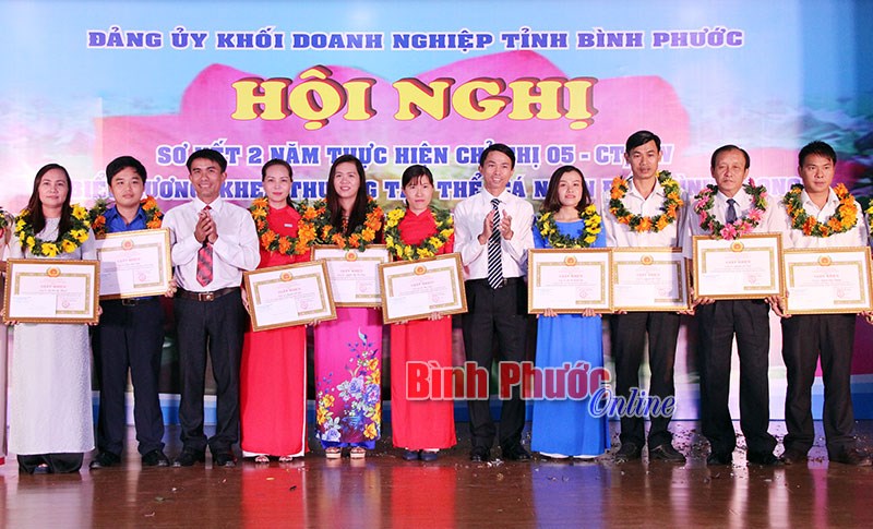 Đảng ủy khối Doanh nghiệp tuyên dương 83 tập thể, cá nhân