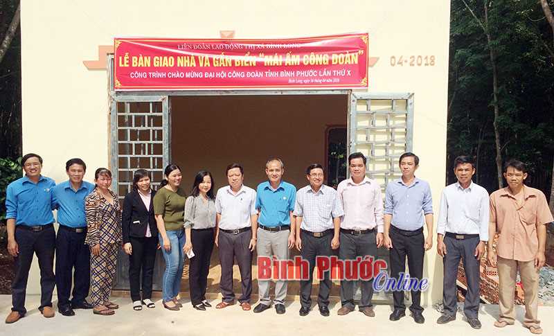 “Mái ấm công đoàn” tặng đoàn viên Bùi Văn Hùng