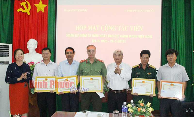 Báo Bình Phước họp mặt cộng tác viên