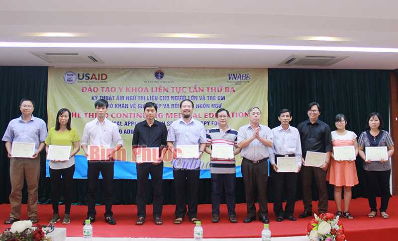 90 bác sĩ, kỹ thuật viên tập huấn kỹ thuật âm ngữ trị liệu cho cho trẻ em và người bệnh đột quỵ