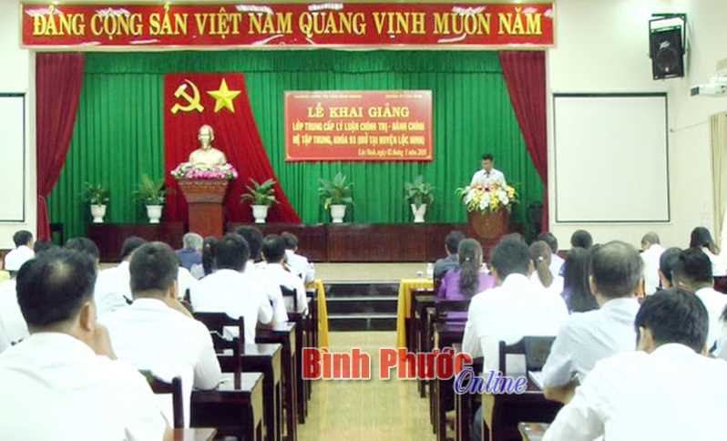 Khai giảng lớp trung cấp l&yacute; luận ch&iacute;nh trị - h&agrave;nh ch&iacute;nh kh&oacute;a 93