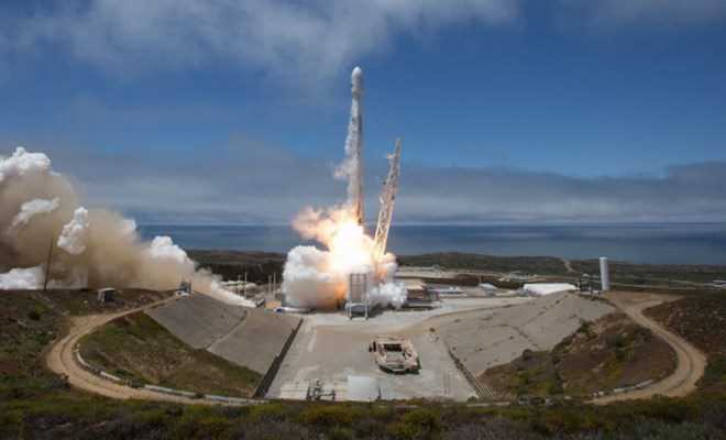 SpaceX đưa hai vệ tinh giám sát mực nước Trái Đất lên vũ trụ