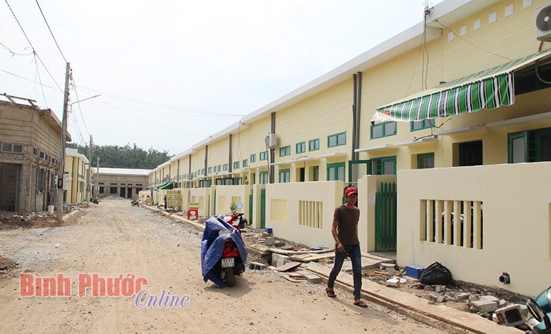 Mỏi m&ograve;n chờ b&agrave;n giao nh&agrave; ở x&atilde; hội