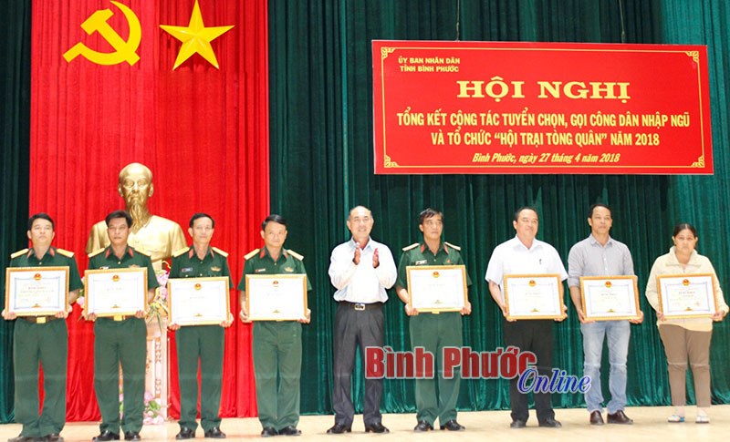 Đặc biệt qu&acirc;n t&acirc;m đến đảng vi&ecirc;n trước v&agrave; sau khi xuất ngũ