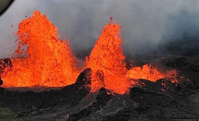 [Video] Núi lửa phun dung nham đỏ rực một góc trời Hawaii