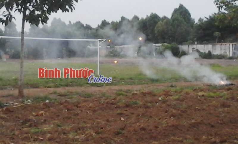 Những bãi rác trên sân vận động đã được dọn