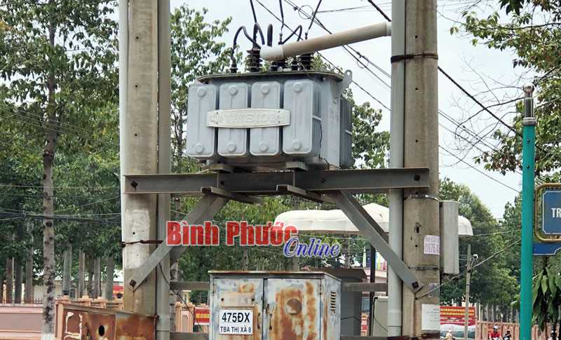 Cần di dời cột điện vào vị trí phù hợp