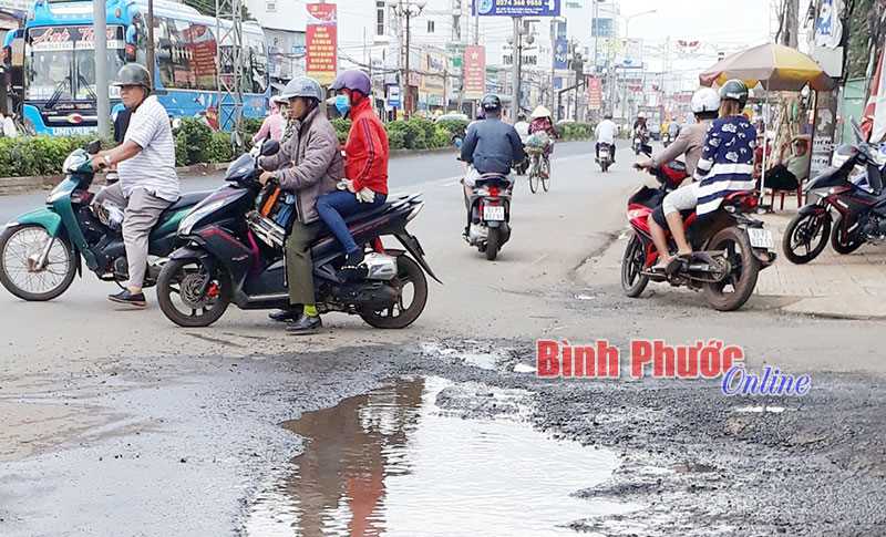 Hố sâu cản trở lưu thông