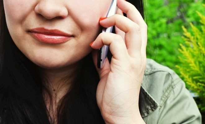 Có tới 55% cặp đôi xảy ra tranh cãi vì lạm dụng điện thoại