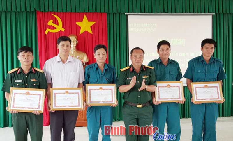 Ph&uacute; Riềng tổng kết c&ocirc;ng t&aacute;c gọi c&ocirc;ng d&acirc;n nhập ngũ