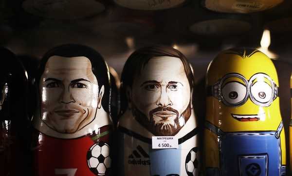 World Cup 2018 "thay áo" cho nghề sản xuất hàng lưu niệm Nga