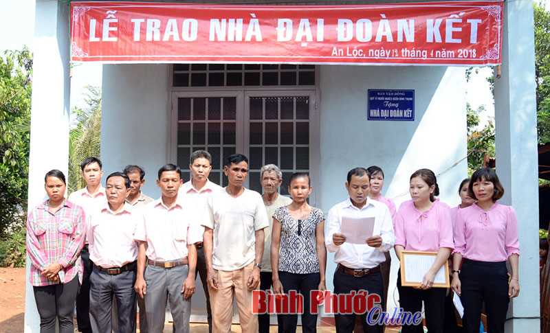 Hộ bà Thị Plớ được tặng nhà đại đoàn kết