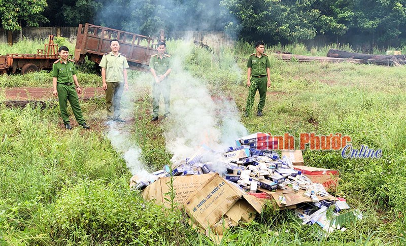 Tiêu hủy 18.620 gói thuốc lá nhập lậu
